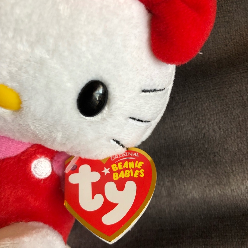 Hello Kitty Plush - Picture 3 of 5